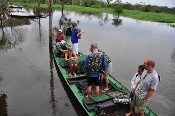 Visita a uma das comunidades ribeirinhas na Reserva do Mamirauá, região de Tefé, no Amazonas